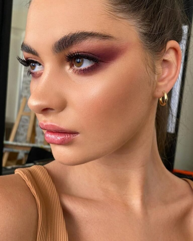 Champagne-Pink-And-Berry-Smokey-Eye-864x1080
