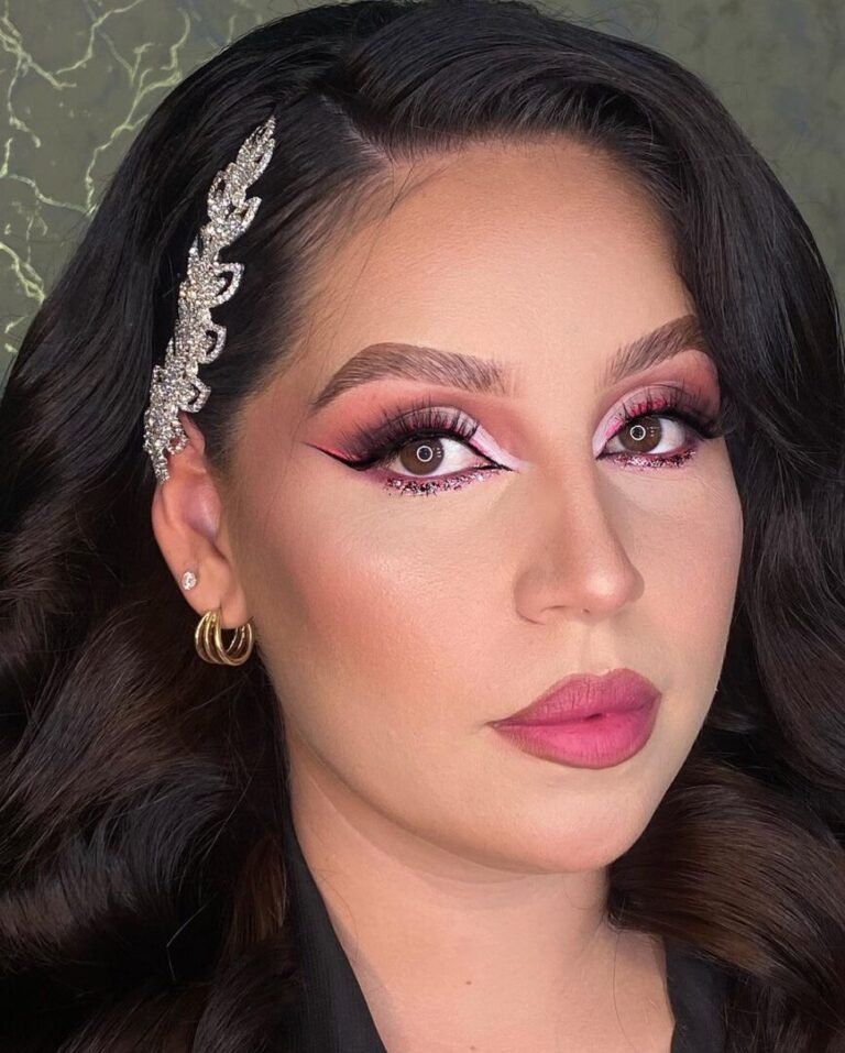 Pink-Shade-With-Glitterly-Eyeliner-867x1080